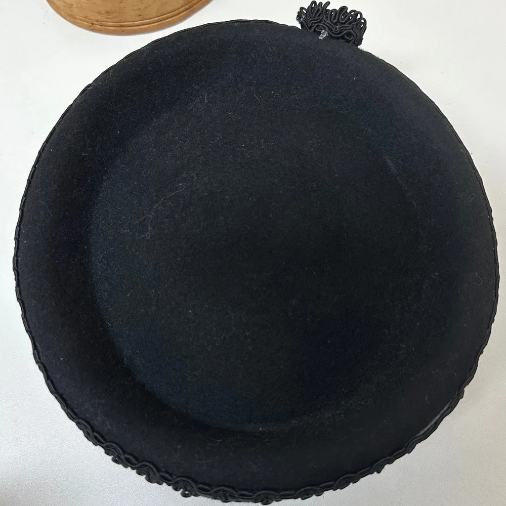 Vintage Importina Bollman Hat Co Black Wool Doeskin Felt Pillbox Hat Tassel USA
